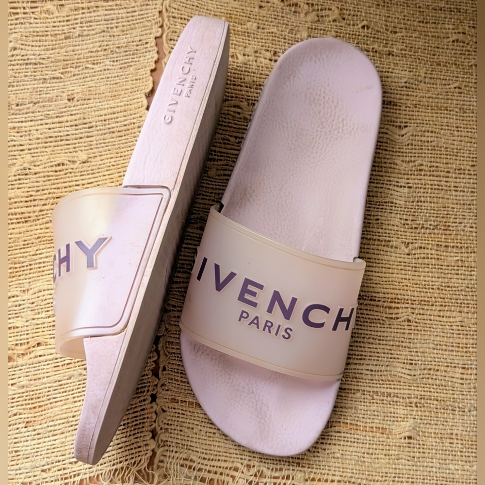 AUTHENTIC: Givenchy Logo Slide Sandal (Women) - Lilac Size 6 US - Picture 2 of 3